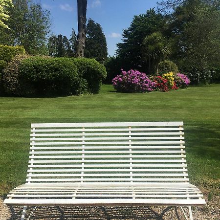 Stay On The Grounds Of This Beautiful Manor House Wimborne Minster Exterior foto